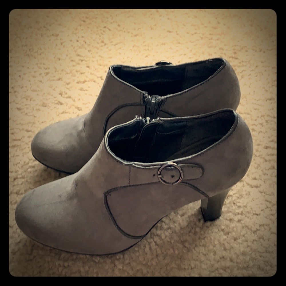 Sole Senseability Gray Booties